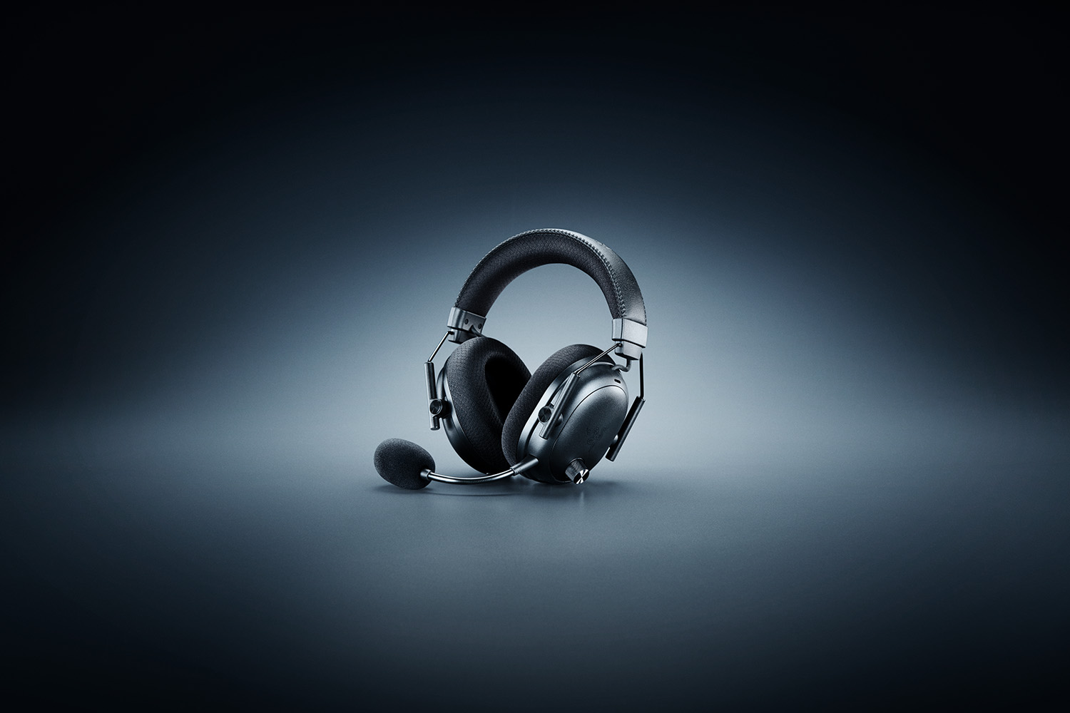 Razer blackshark v3 pro črne slušalke detajl naglavnega loka in ušesnih blazinic