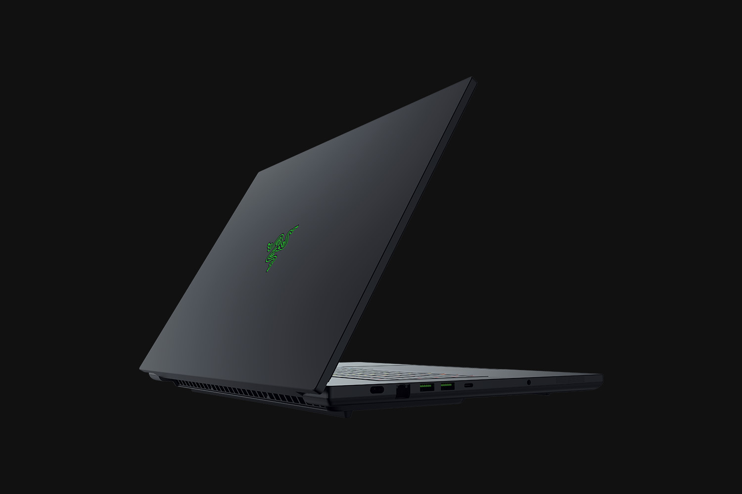 Razer blade 18 | intel core ultra 9 290hx plus | rtx 5080 16gb | 32gb ram 1tb ssd | 18" dual uhd+ 240hz fhd+ 440hz | prenosnik 4 Razer blade 18 priključki thunderbolt hdmi usb in aluminijasto ohišje
