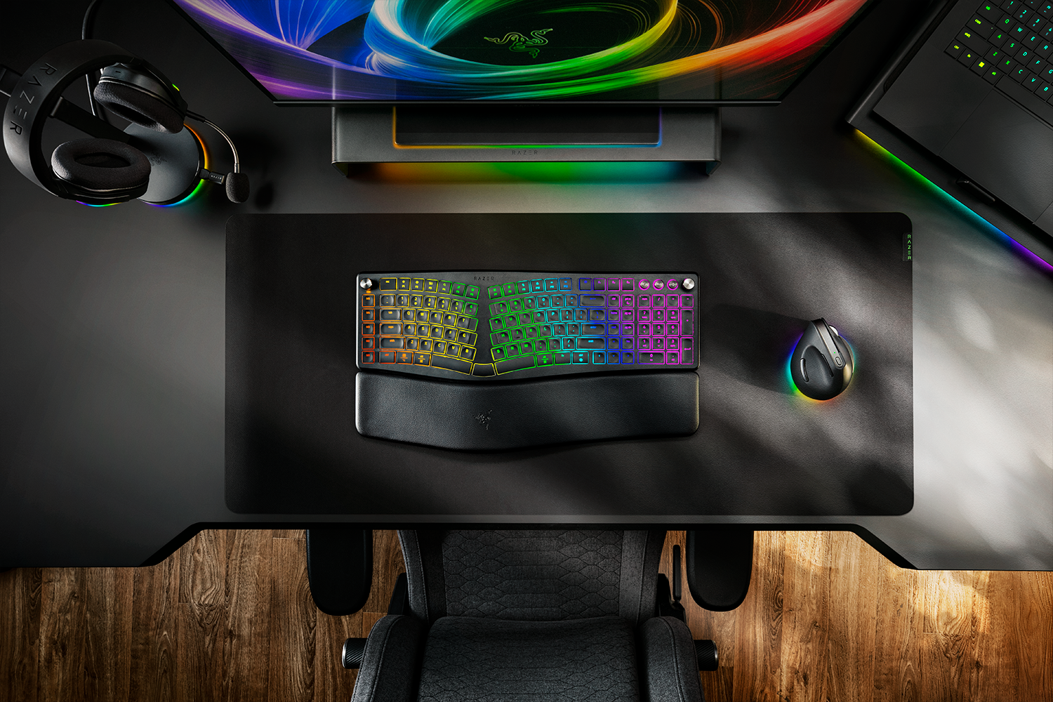 Razer pro type ergo brezžična tipkovnica z osvetljenimi tipkami in oporo za zapestje