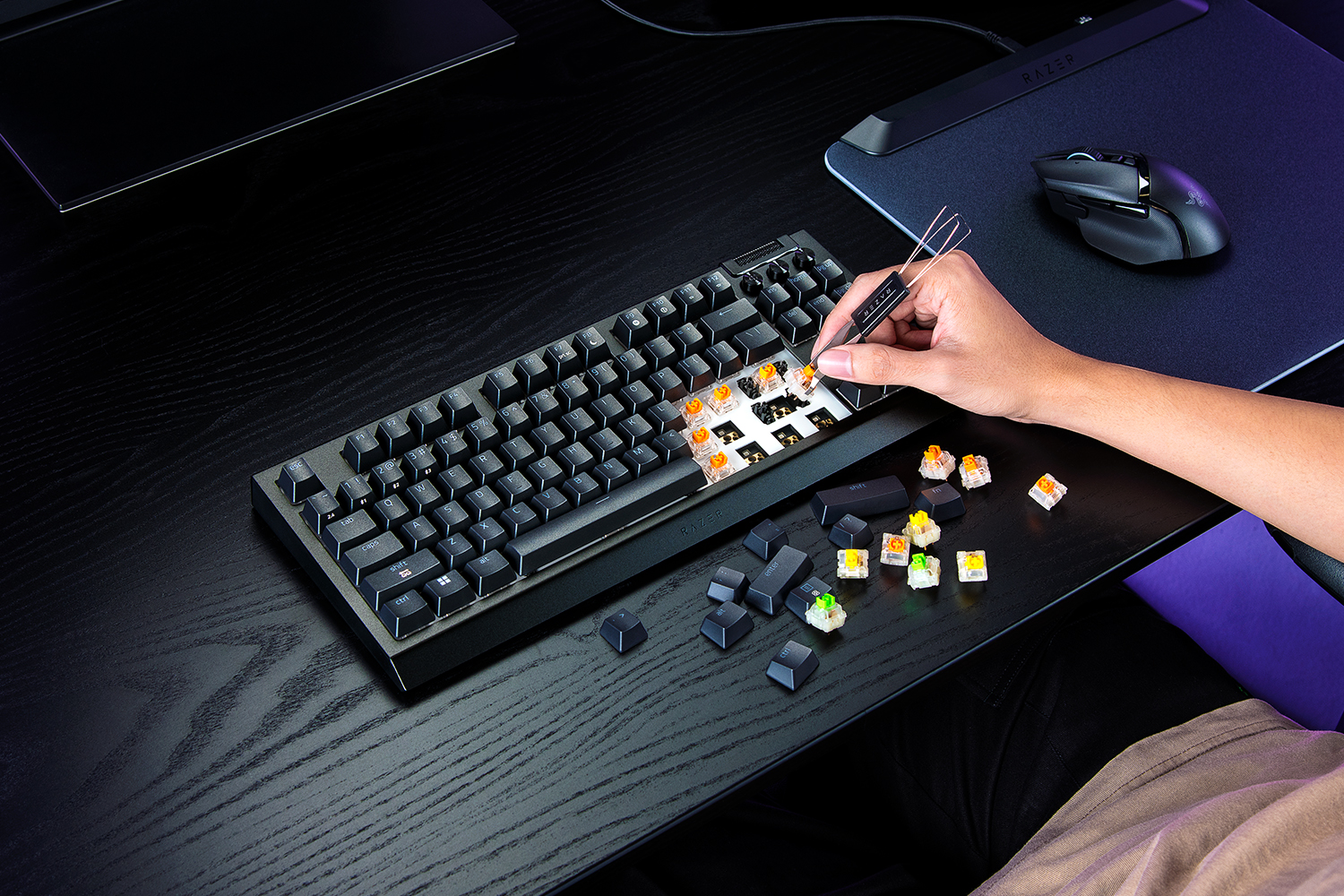 Razer BlackWidow V4 Tenkeyless HyperSpeed - Orange Switch - US, цвет: Чёрный — фото 7