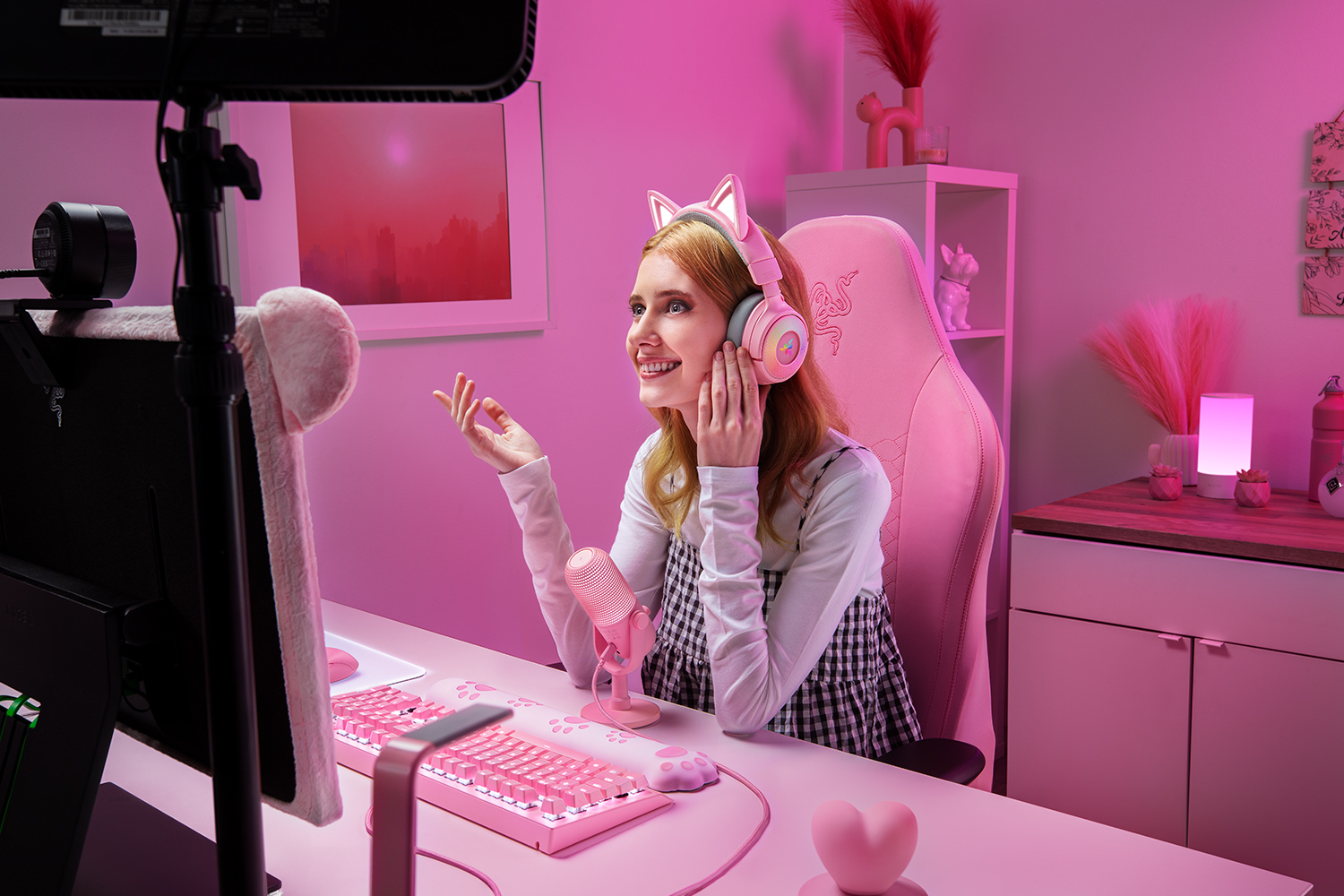 Razer Kraken Kitty V3 Pro Quartz headset worn during a streaming session