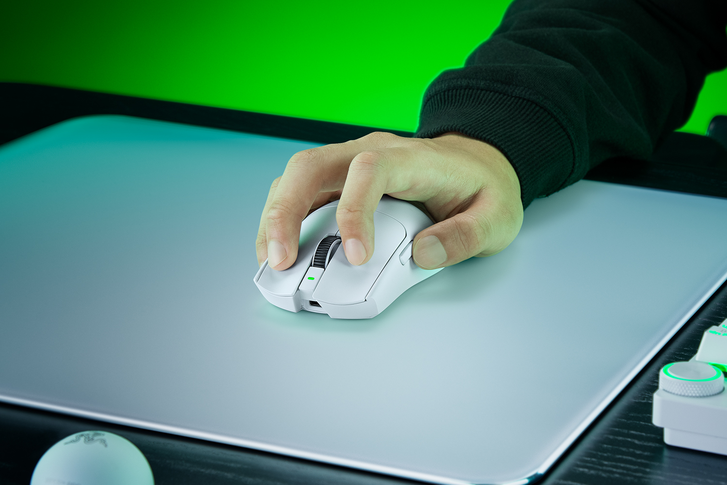 Razer viper v4 pro bela gaming miška zgornji pogled
